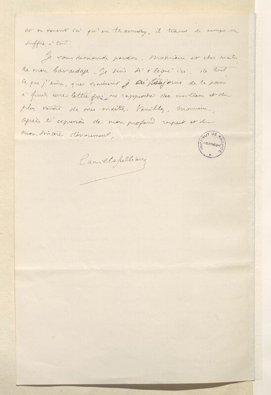 Page d'une lettre manuscrite à l'encre noire portant un tampon noir Bibliothèque Institut de France et la signature de Camille Jullian